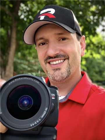 Broker Profile Photo