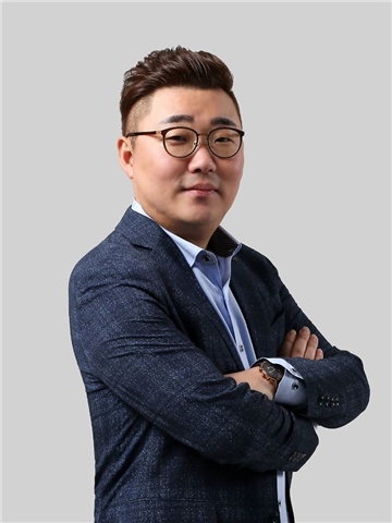 Broker Profile Photo