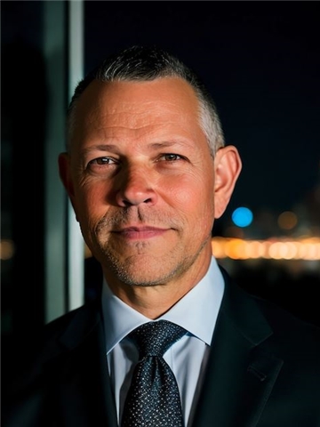 Broker Photo