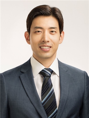 Broker Profile Photo