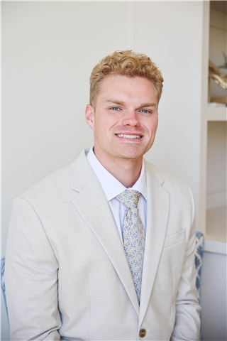 Broker Photo