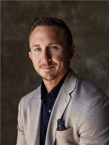 Broker Photo