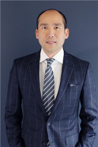 Broker Photo