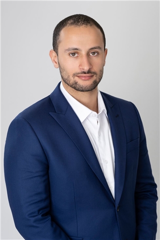 Broker Photo