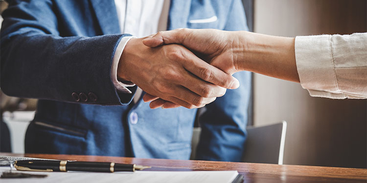 Business broker shaking hands with business owner.