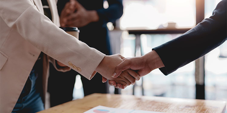 Franchise broker shaking hands with franchisee.