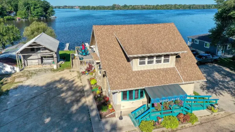 Lake Front Bar and Restaurant SE Wisconsin