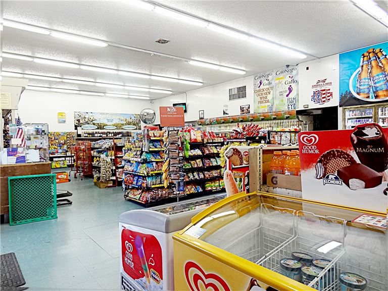 Spacious convenience store for sale! in Portland, Oregon BizBuySell