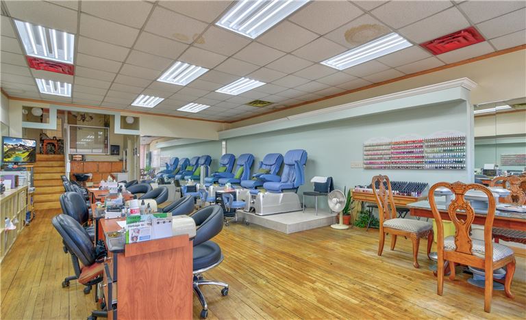 Hampden Park Nail Salon / Classy Nails & Spa - Organic nail salon opens