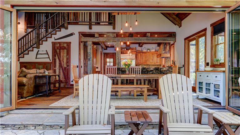 Custom Furniture & Cabinet Manufacturer/Retailer in Sevierville