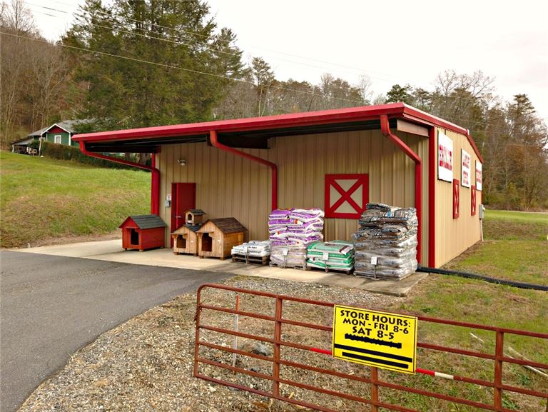 Secondary building for storage