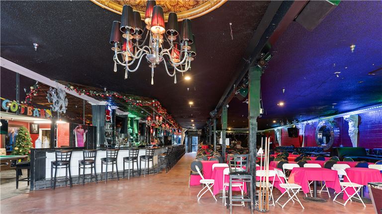 Night club w/ full Liquor #47 lic & full kitchen for Sale in Santa Ana