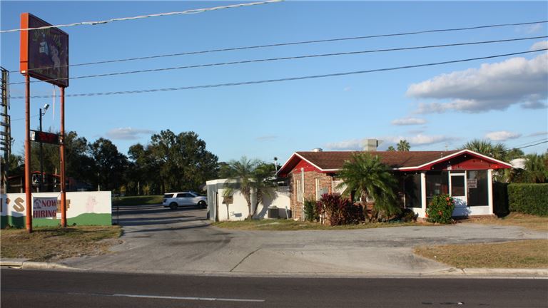 restaurant with indoor/outdoor seating
