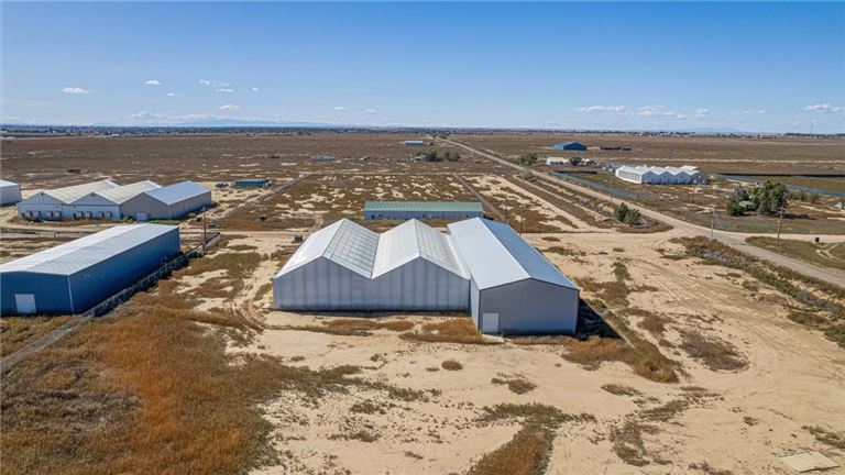 Fantastic Greenhouse/Warehouse Property For Sale