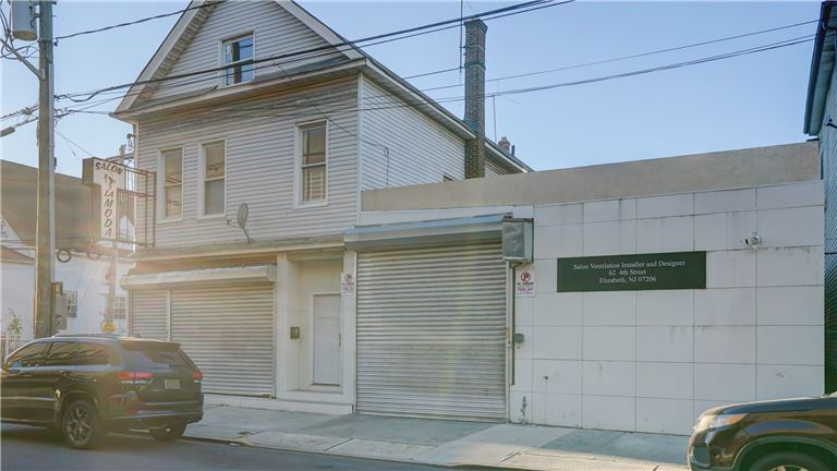 mix used building for sale 5000 Sqft( 3 Commerical + 2 bed 1 Bath 2uni