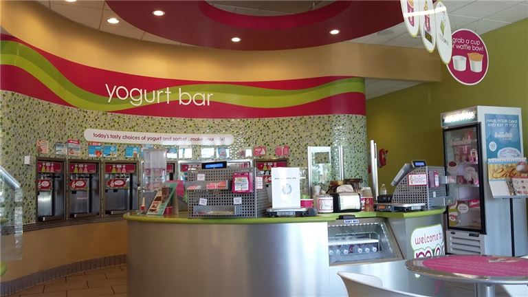Menchies Frozen Yogurt Shop -PRICE REDUCED