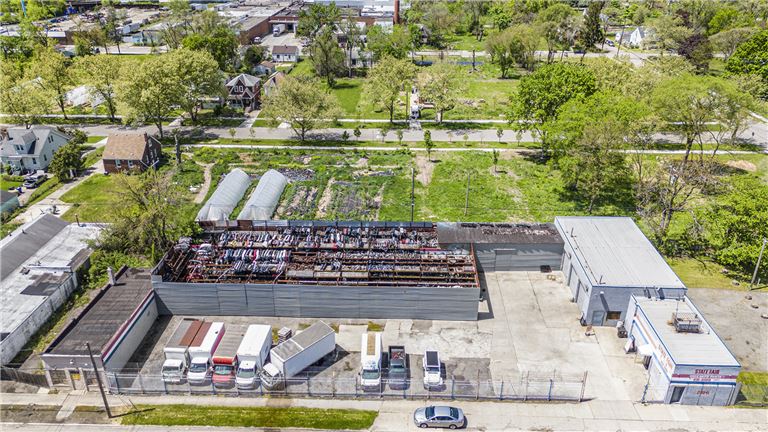 Junkyard / Dealership and Auto Shop for sale