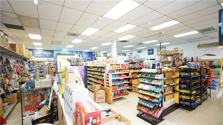 Grocery Store with ABC Type 20 in Huntington Park
