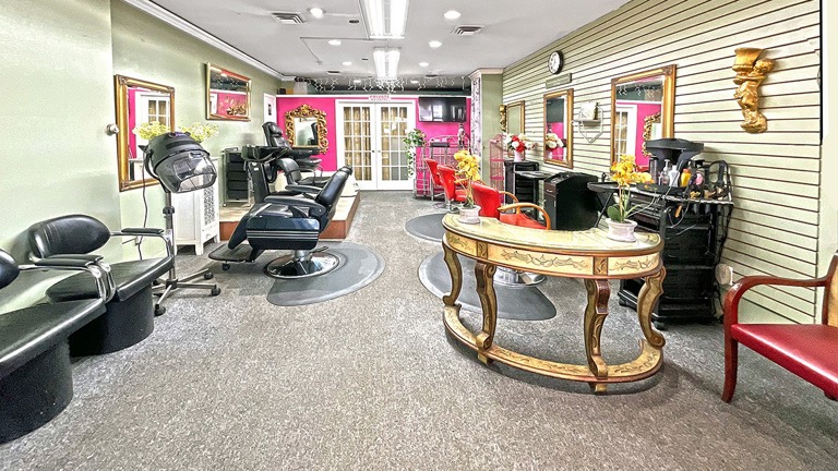 Boutique Beauty Salon in Well Trafficked Neighborhood