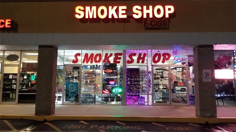 Smoke Shop in Phoenix with Cheap Rent!!