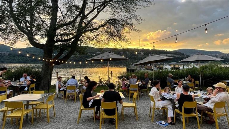 Restaurant/Patio on Hudson River/Train Station