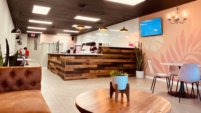 High traffic, boba & coffee shop!