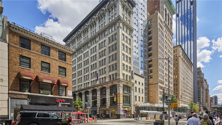 Location! Location! Korean town 32nd & 5th Ave - Key Money Sale