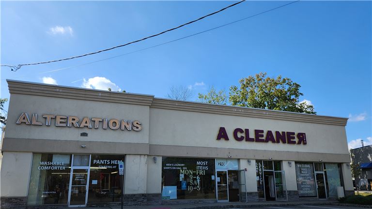 Dry cleaner and Alteration with property in prime location