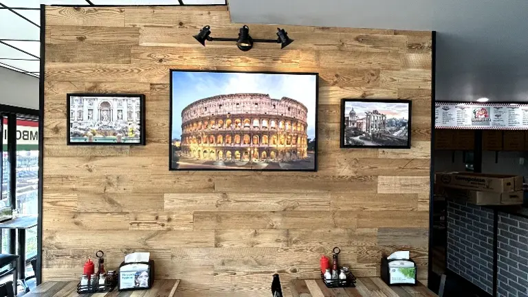 Newly renovated pizzeria and Italian ice shop in ideal location