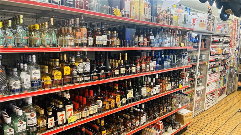 Unbranded Gas Station & Mart with Property (Full Liquor Lic.) - Ukiah