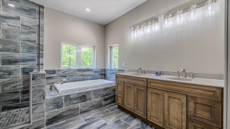Lot 1 Master bath