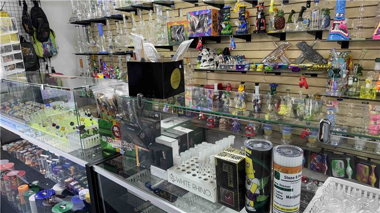 Semi-Absentee Run Smoke Shop in Phoenix!!!