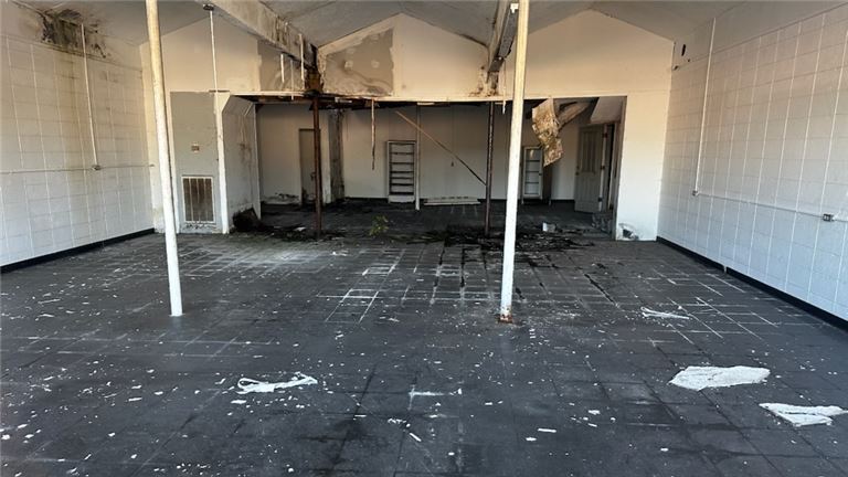 4,000 SF Shutdown Retail Building with Property in Milan, GA!