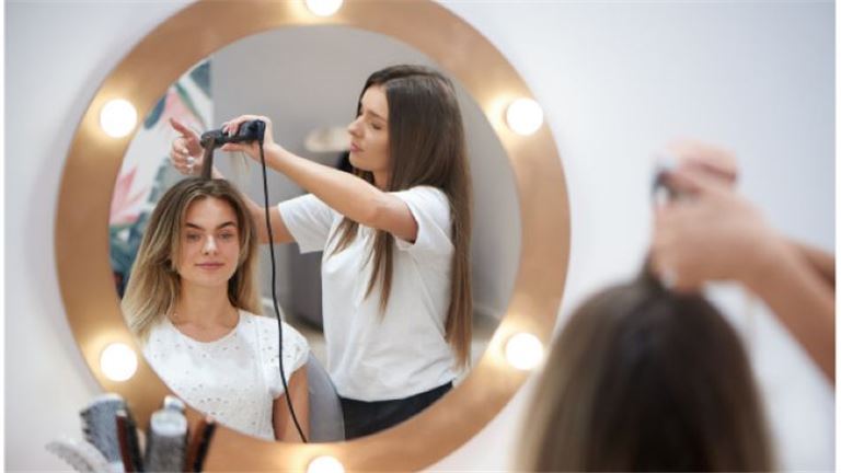 Turnkey Salon in Ideal Location: Room for Growth!