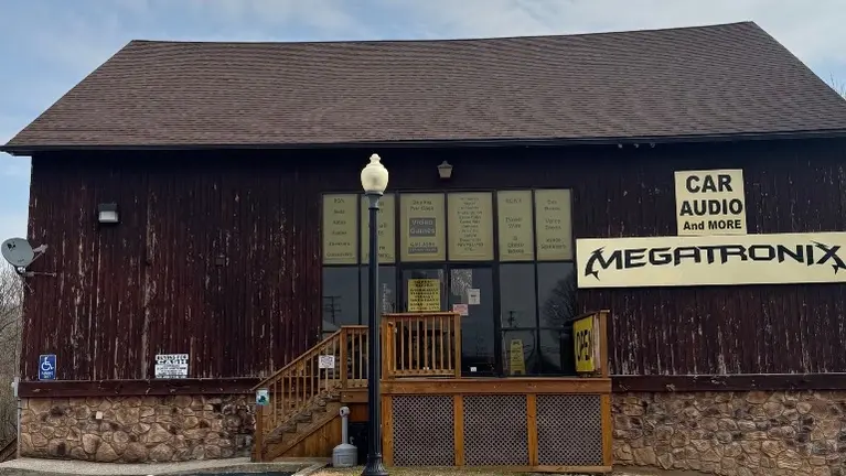 Car audio and stereo retail store real estate available to purchase