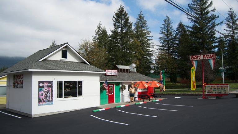 Rico's Pizza 