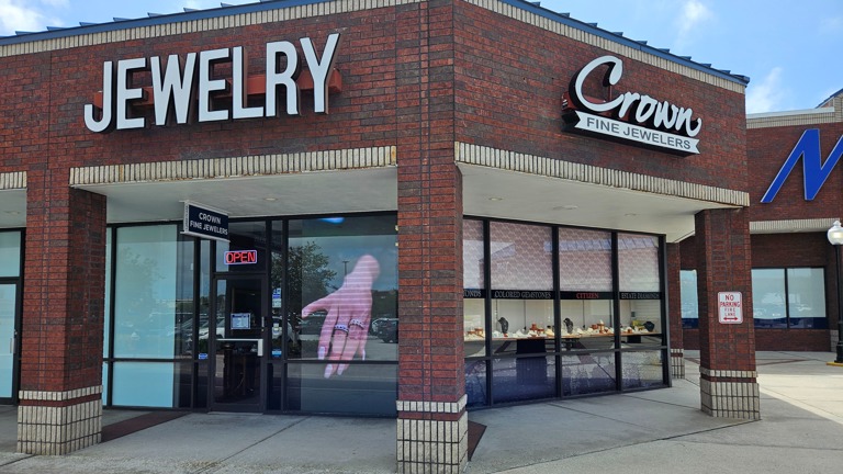 Established Jewelry Store with 35-year History in Prime Largo Location