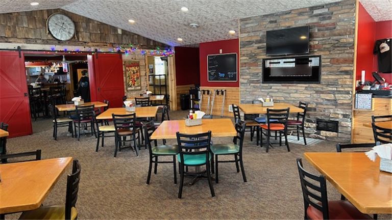 HSC Tavern Eatery Over 3 Acres in Prime Lakes Country!