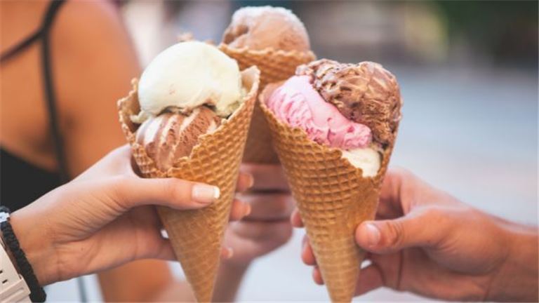 Established 19-Year Ice Cream Shop on Bustling Beach Route
