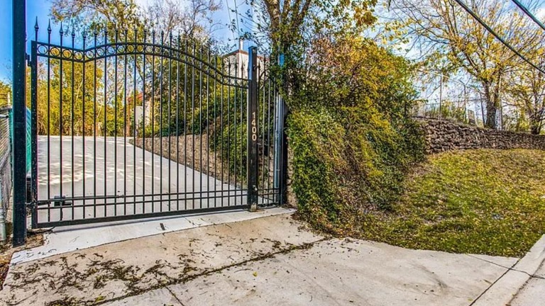 Final Sale! Spectacularly designed studio by Downtown Dallas