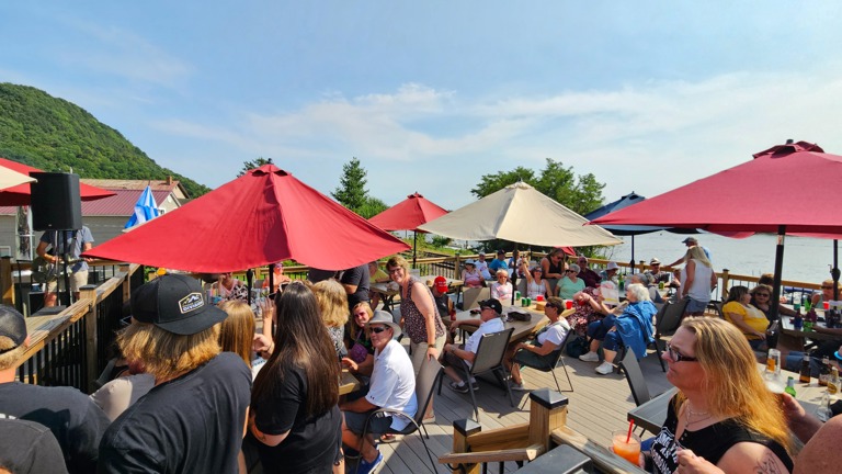 Live music on the deck 