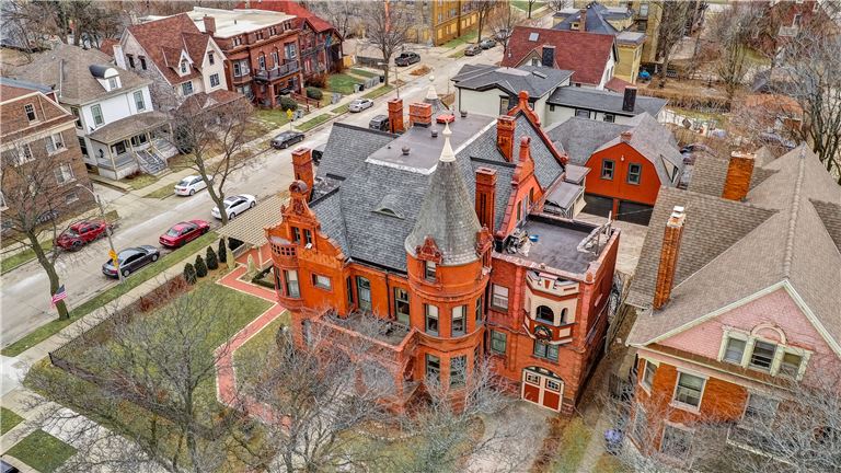 Famous Historic Mansion with Turnkey Bed & Breakfast For Sale