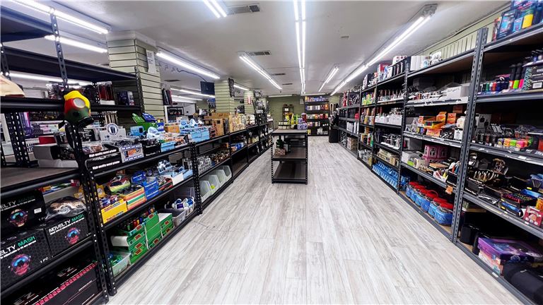 High Income Producing Smoke Shop For Sale