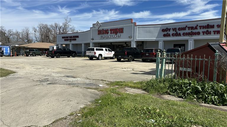 Neighborhood Market For Sale