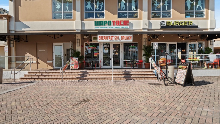 Business Opportunity Restaurant Wapo Burger for sale in Hallandale