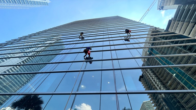 Turnkey & Profitable Exterior Cleaning Franchise – $825,000