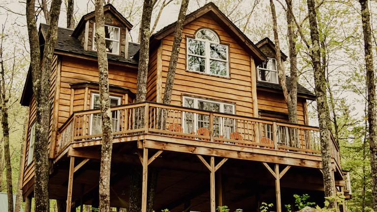 56 Acre Vacation Rental Property & Mountain Disc Golf Course