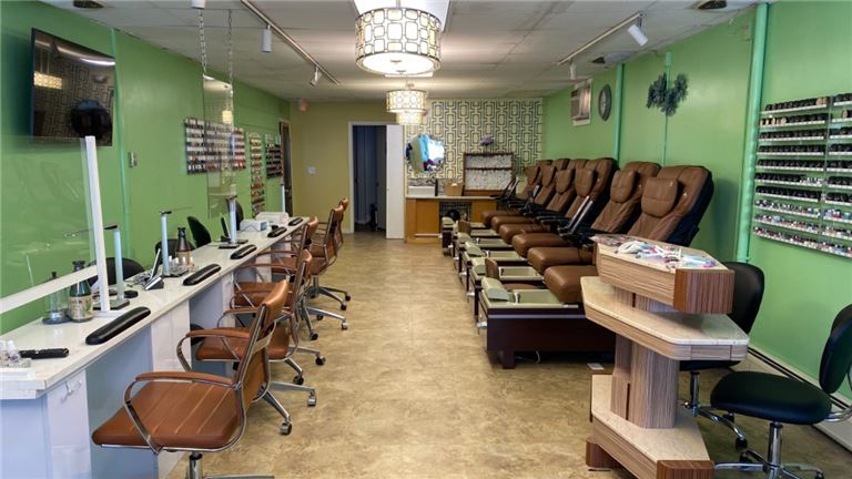 Beautifully Built-Out Nail Salon now Available