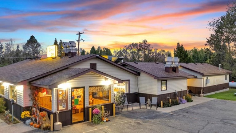 Up North Restaurant and Rental Cabins