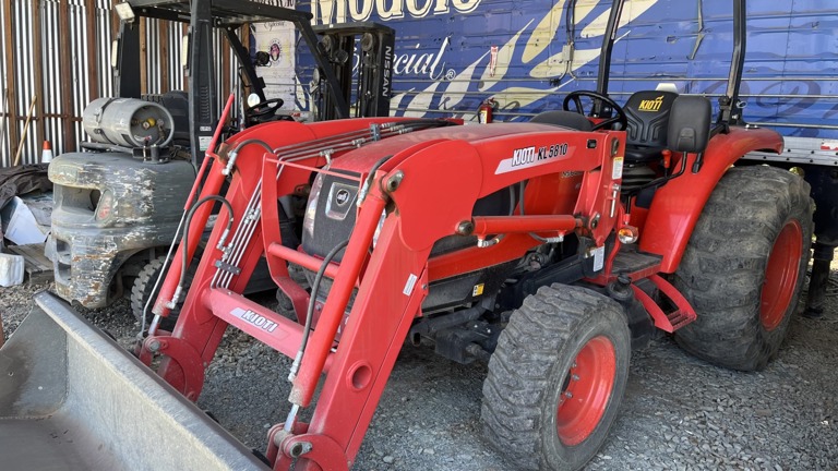 Tractor & Forklift